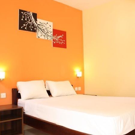 Le Cactus Guesthouse Terre Rouge (Mauricio) Exterior foto