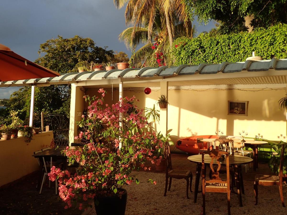 Le Cactus Guesthouse Terre Rouge (Mauricio) Exterior foto