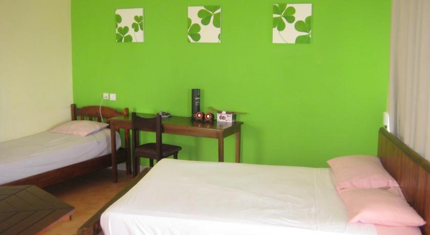 Le Cactus Guesthouse Terre Rouge (Mauricio) Exterior foto