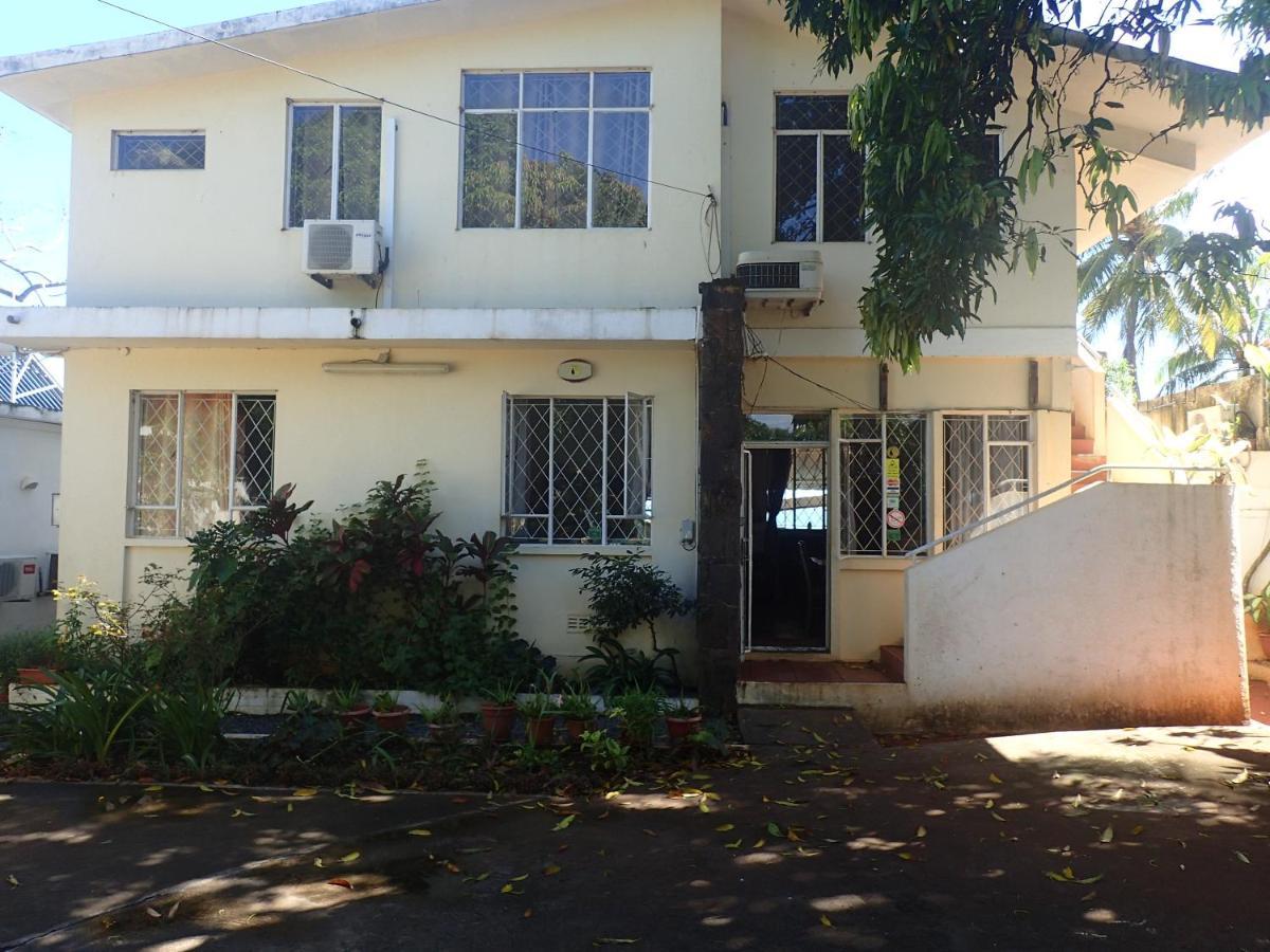 Le Cactus Guesthouse Terre Rouge (Mauricio) Exterior foto